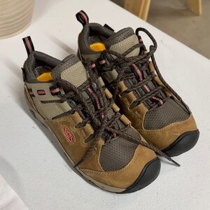 Keen Brown and Black Winter Boots